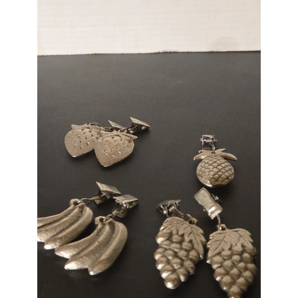 Vintage Tablecloth Napkin Weights Fruit Theme Metal Clip On Outdoor Set Of 7